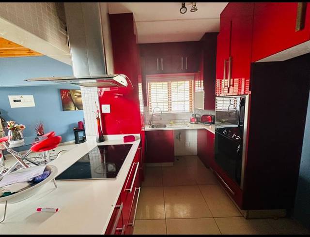 2 BEDROOM TOWNHOUSE FOR SALE IN MONDEOR